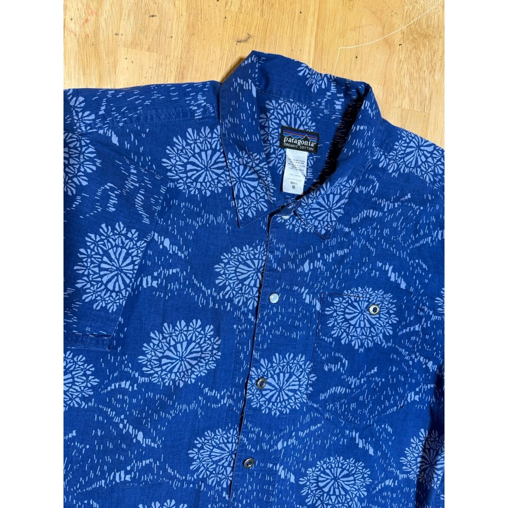 Patagonia Shirt Mens M Blue Floral Organic Cotton Hawaiian Short Sleeve Button